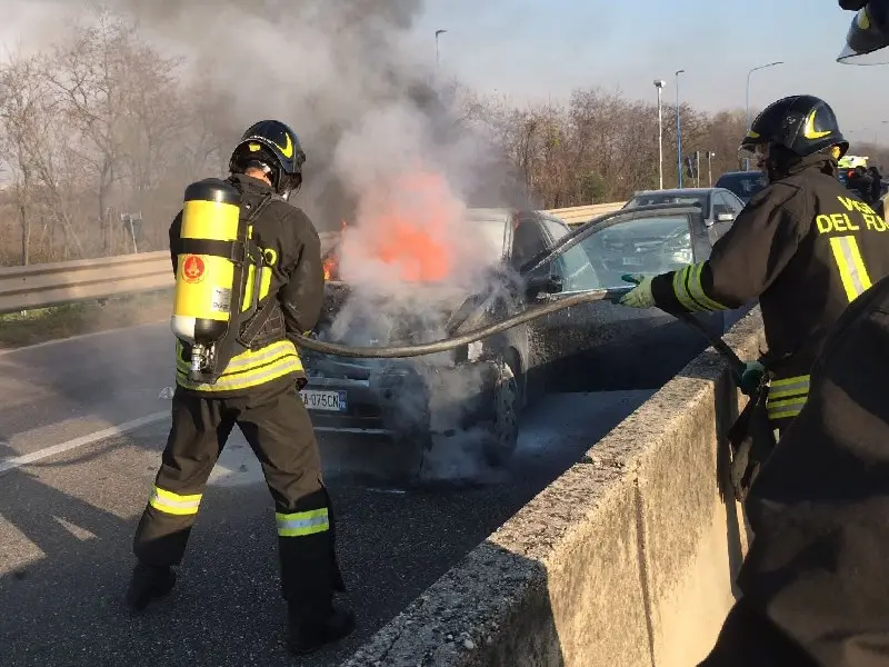 Fiamme in Tangenziale Sud