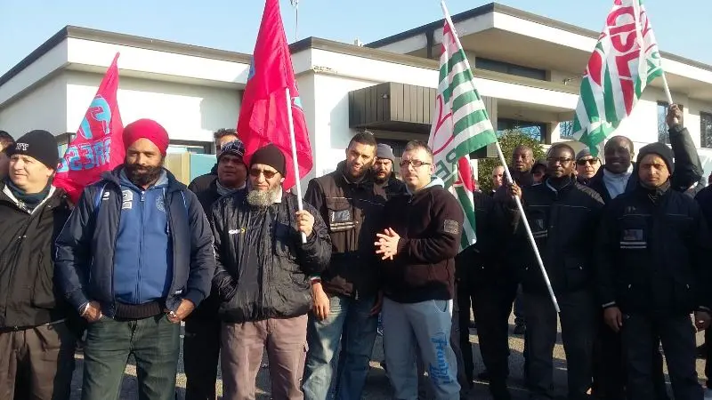 La protesta alla Gkn Wheels di Carpenedolo