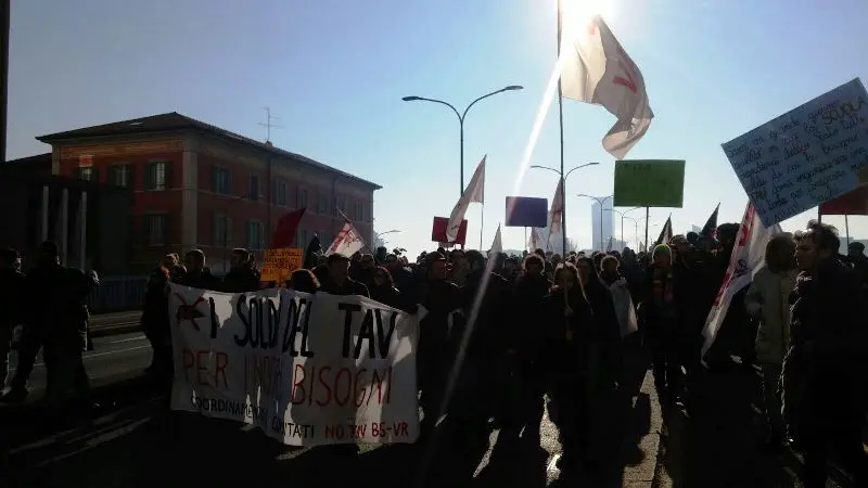 No Tav, il corteo sul cavalcavia Kennedy