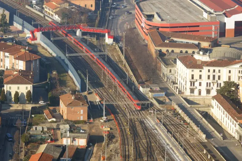 L'arrivo del Frecciarossa sulla linea Tav visto dal cielo