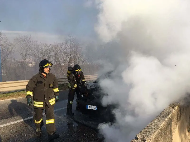 Fiamme in Tangenziale Sud