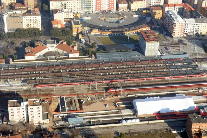 L'arrivo del Frecciarossa sulla linea Tav visto dal cielo