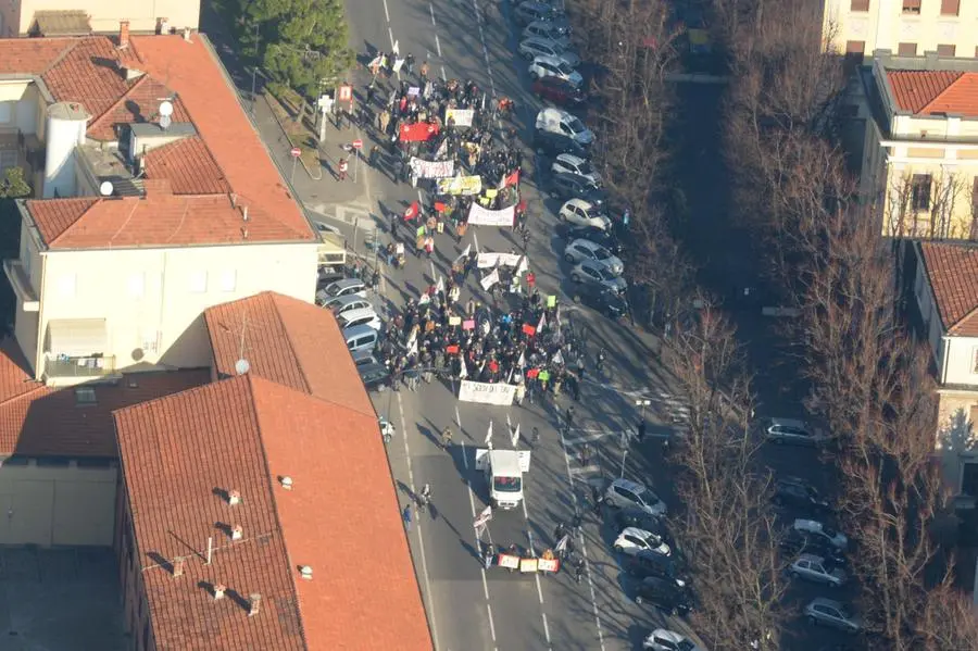 La manifestazione dei No Tav vista dall'elicottero