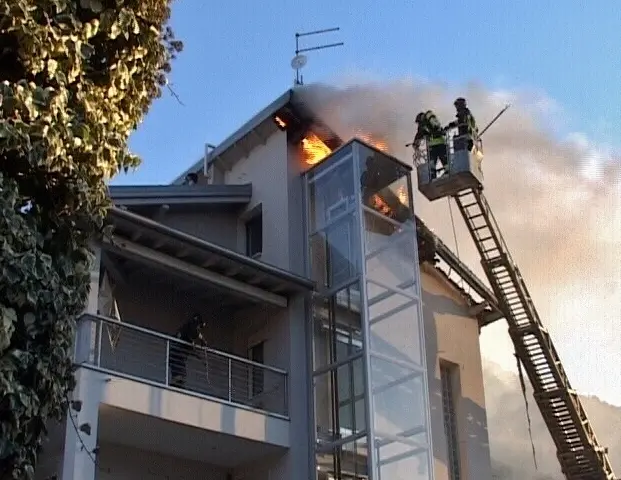 Incendio nella palazzina a Pisogne