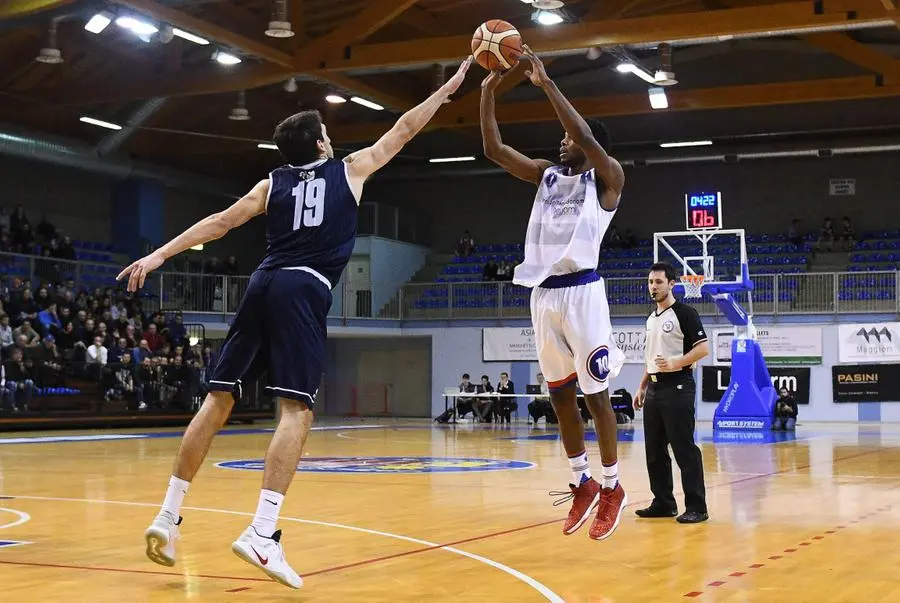 Basket Serie C Gold, Lumezzane - Gardonese: 76 - 69