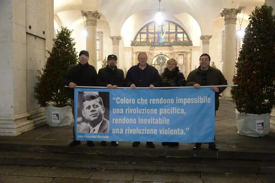 La protesta di Orini e degli altri manifestanti