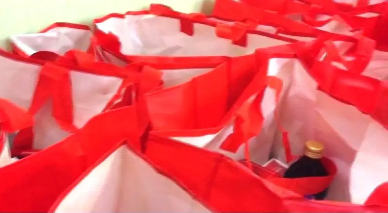 Pacchi dono natalizi per 180 famiglie bisognose