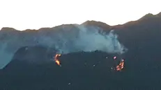 Brucia il monte di Bione