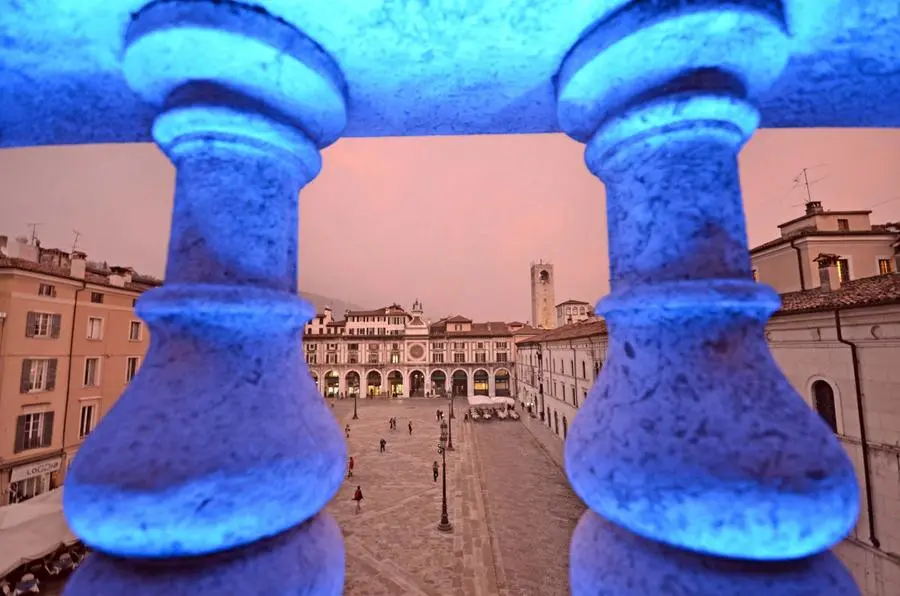 Giornata del Diabete, Loggia tinta di blu