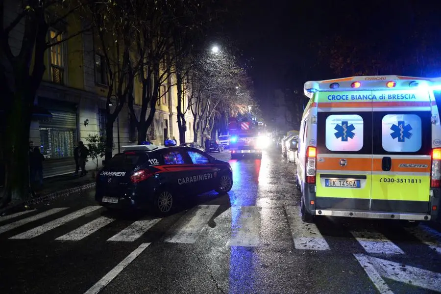 Incendio in via Campo Marte, un'anziana intossicata