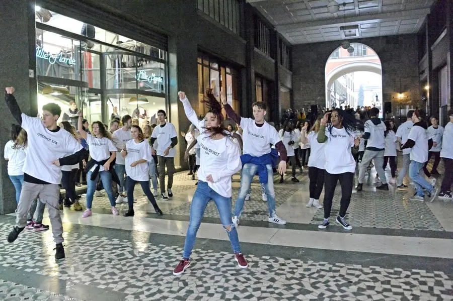 Il flash mob in piazza Vittoria