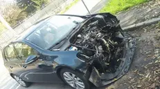 L'auto cannibalizzata a Nave