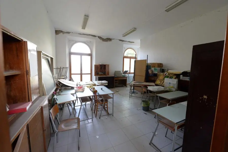 Gualdo, la scuola distrutta dal sisma