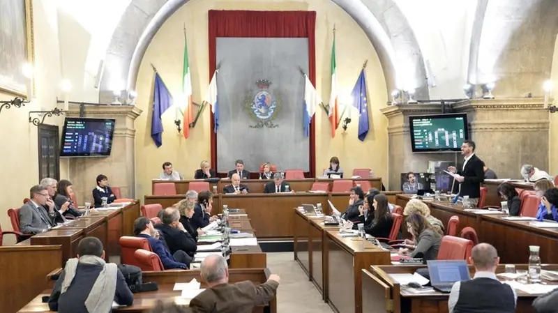 Consiglio comunale in seduta, scatti dalla Loggia