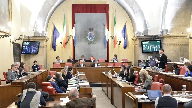 Polemica in Loggia: «Aprica fa pagare ai bresciani la sede» | Giornale ...