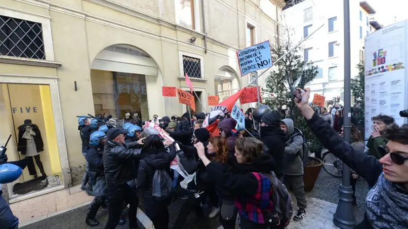 La manifestazione degli antagonisti