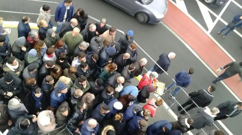Concesio, in coda per Euronics