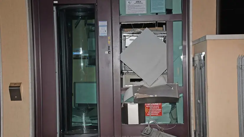 Assalto al bancomat, banditi in azione a Timoline