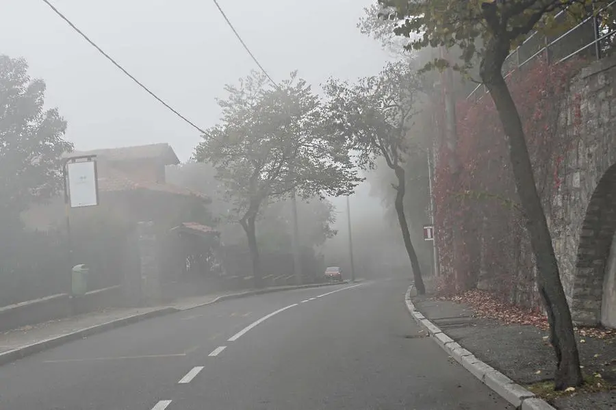 Prima nebbia sulla città e sulla Maddalena