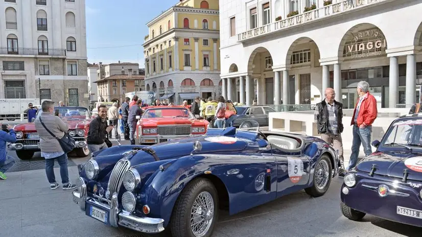 Punzonatura e partenza della 500 Miglia Touring