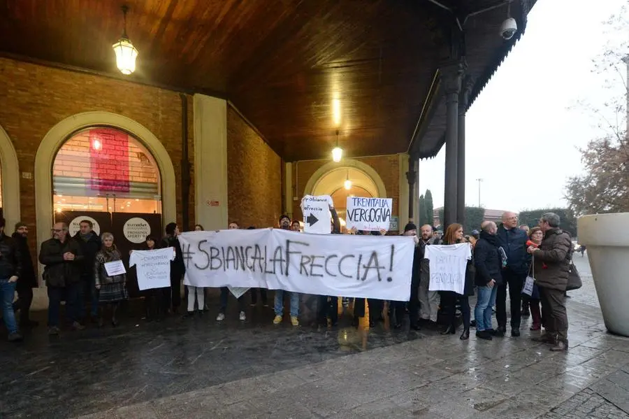 La protesta di «#Sbiancalafreccia»