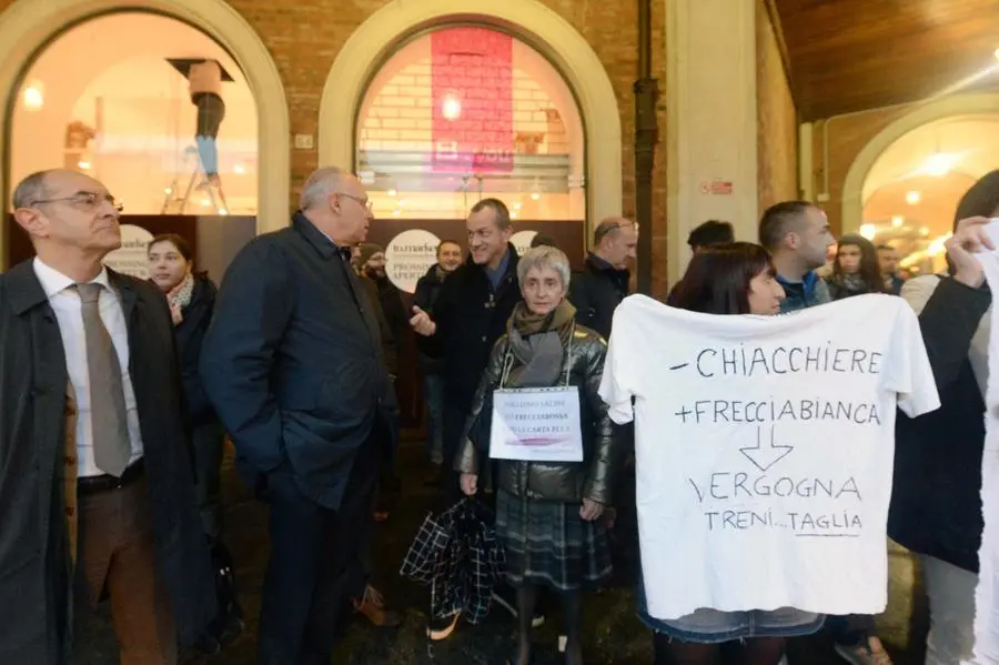 La protesta di «#Sbiancalafreccia»