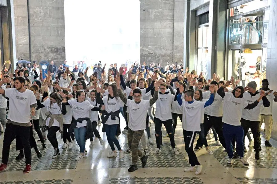 Il flash mob in piazza Vittoria