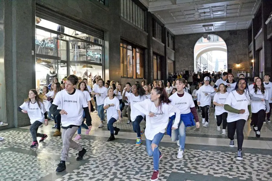 Il flash mob in piazza Vittoria