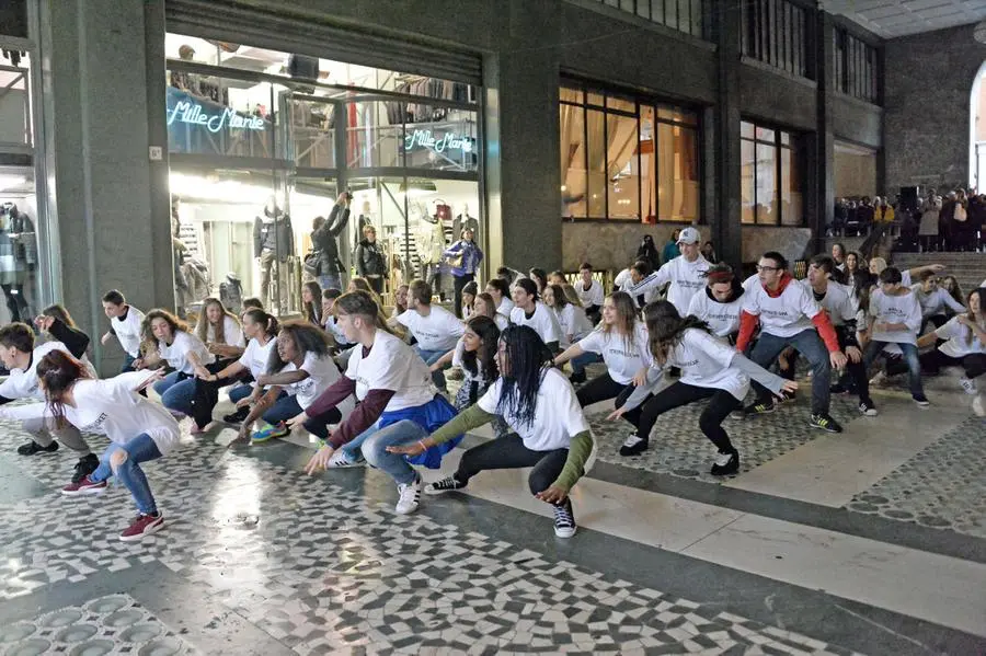 Il flash mob in piazza Vittoria