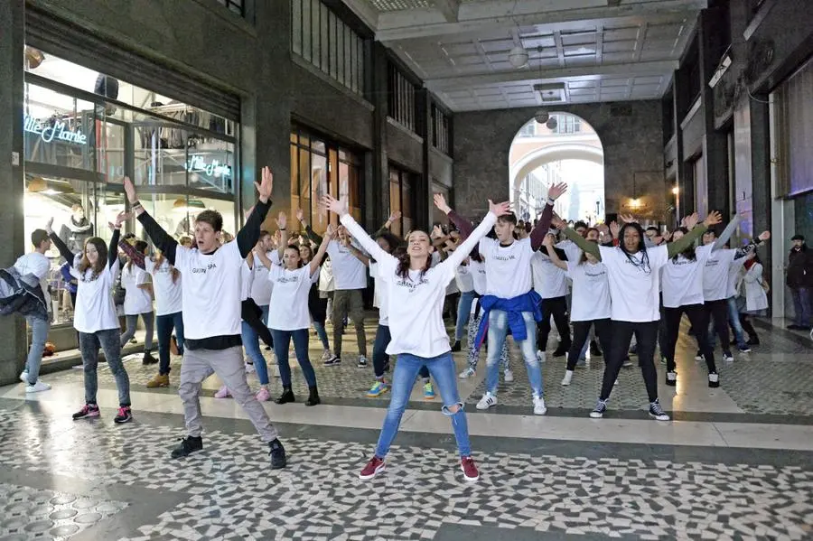 Il flash mob in piazza Vittoria