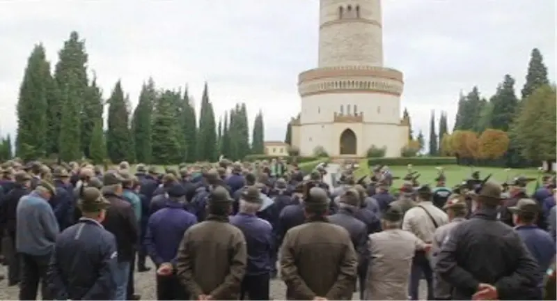 San Martino della Battaglia, alzabandiera per le Penne Nere