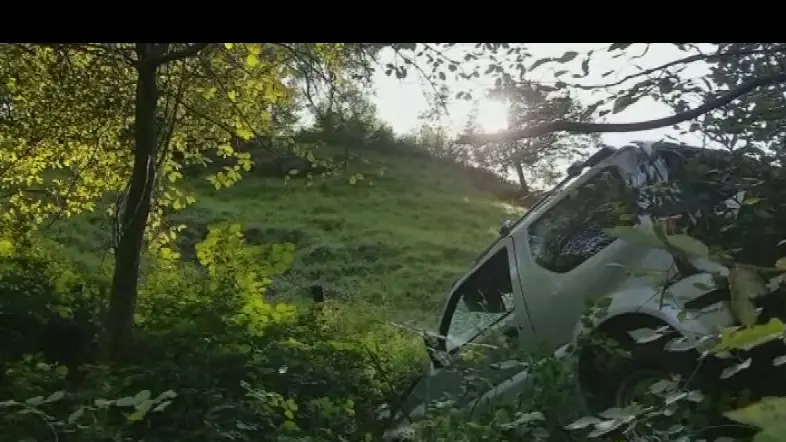 Auto giù nel dirupo, morto 79enne a Droane