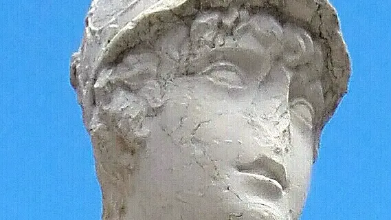 Un geco in piazza Duomo