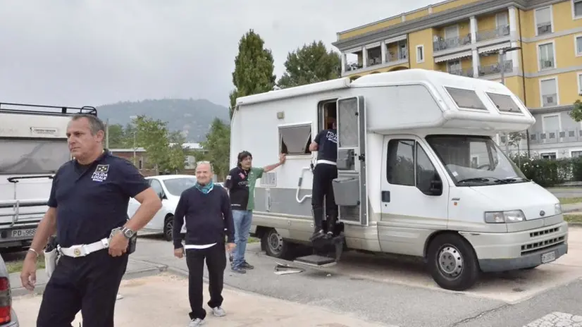 Notte di furti sui camper in sosta