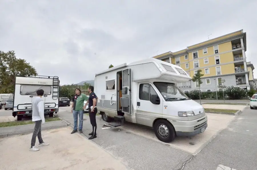 Notte di furti sui camper in sosta