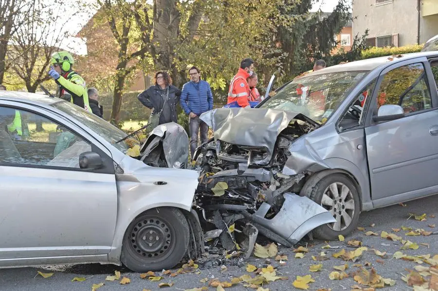 Flero, frontale tra auto