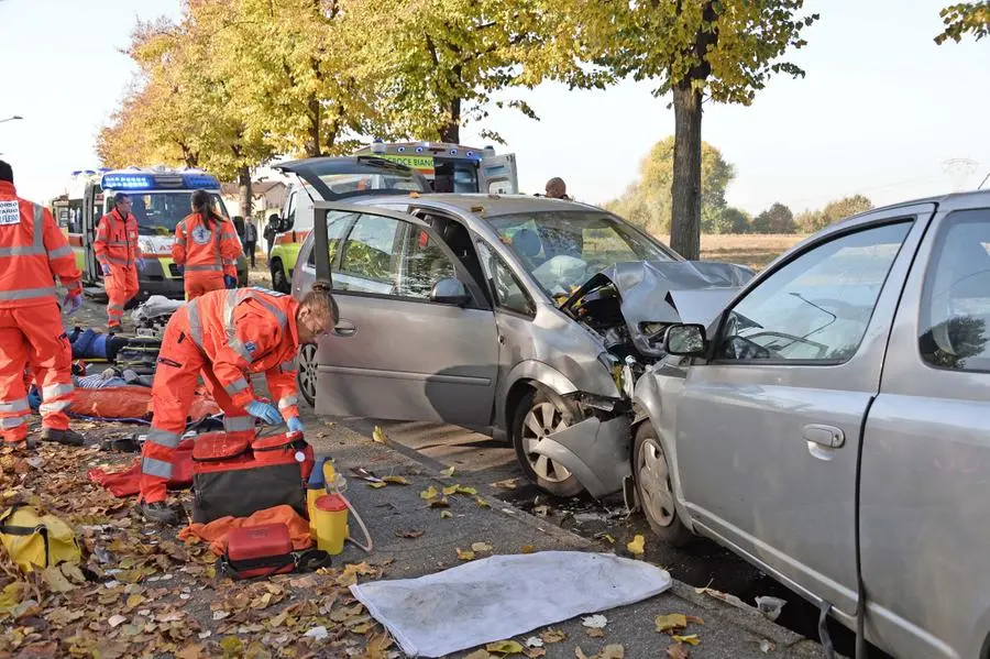 Flero, frontale tra auto