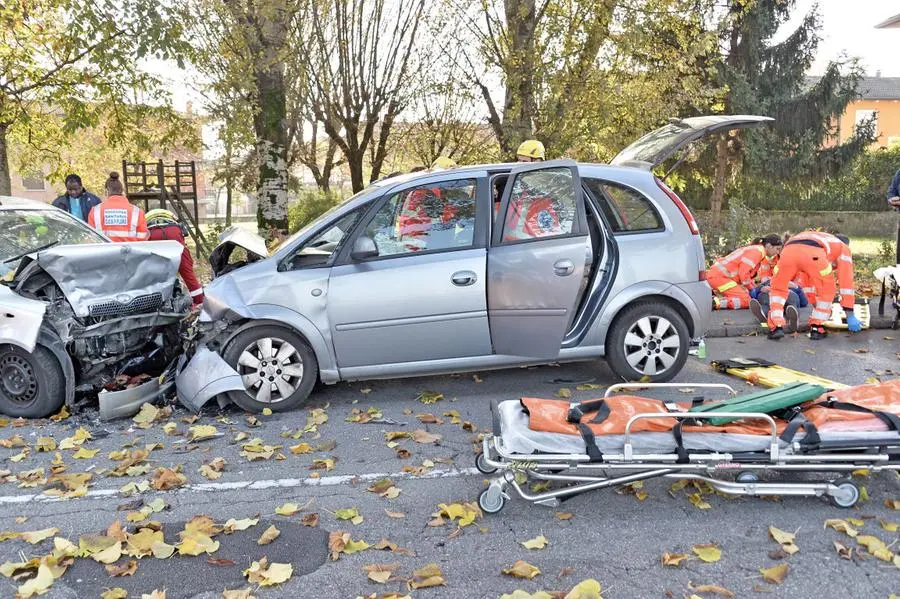 Flero, frontale tra auto