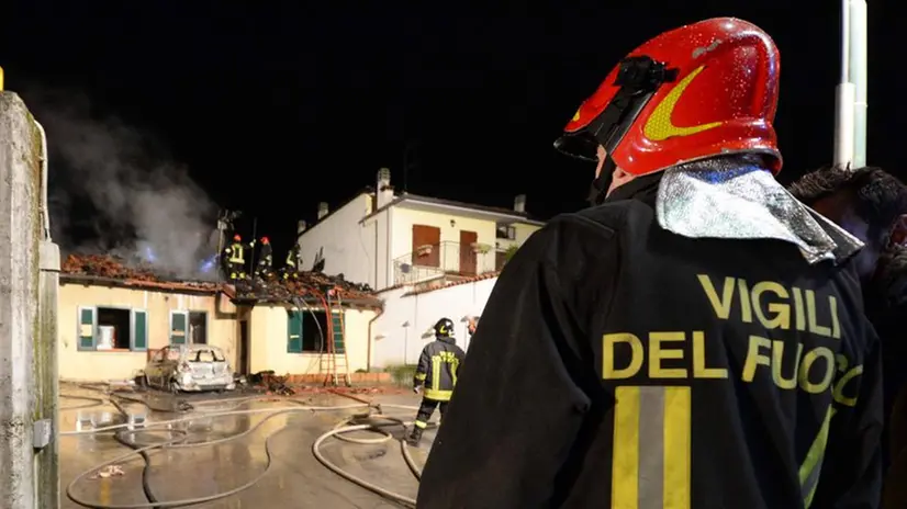 Nuvolera, lite finisce in fiamme