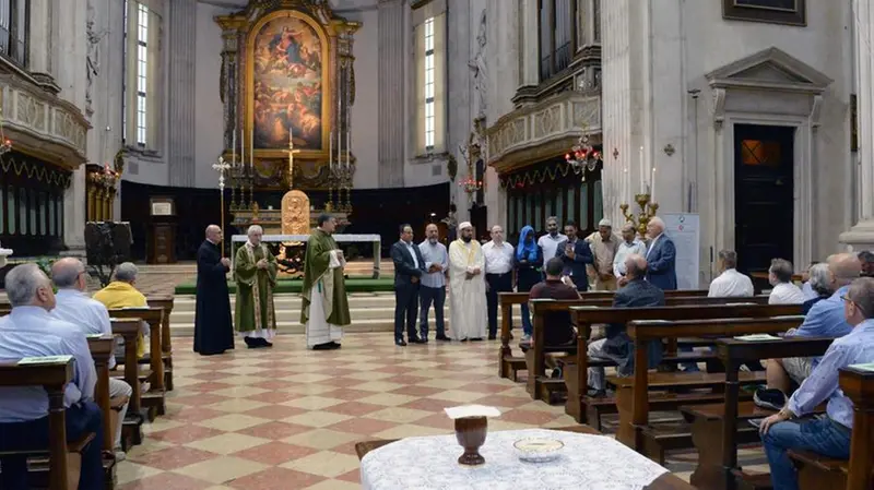 La Messa in Duomo con la delegazione della comunità islamica bresciana