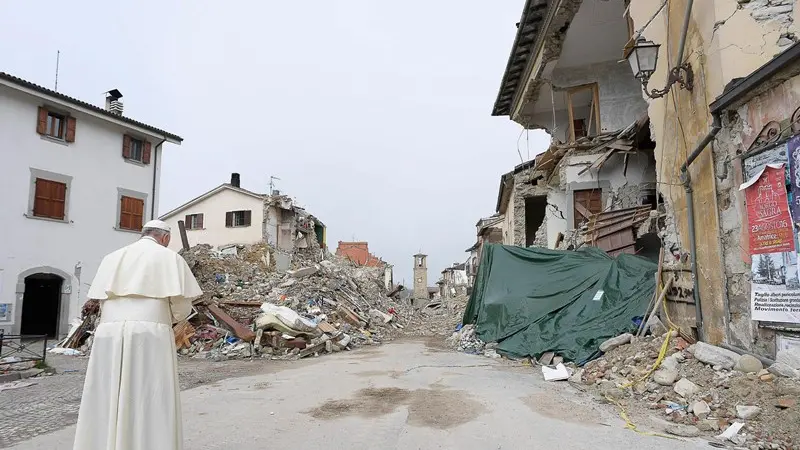 Papa Francesco sui luoghi del terremoto