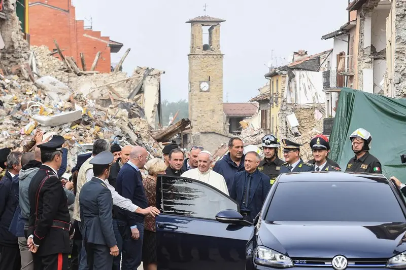 Papa Francesco sui luoghi del terremoto