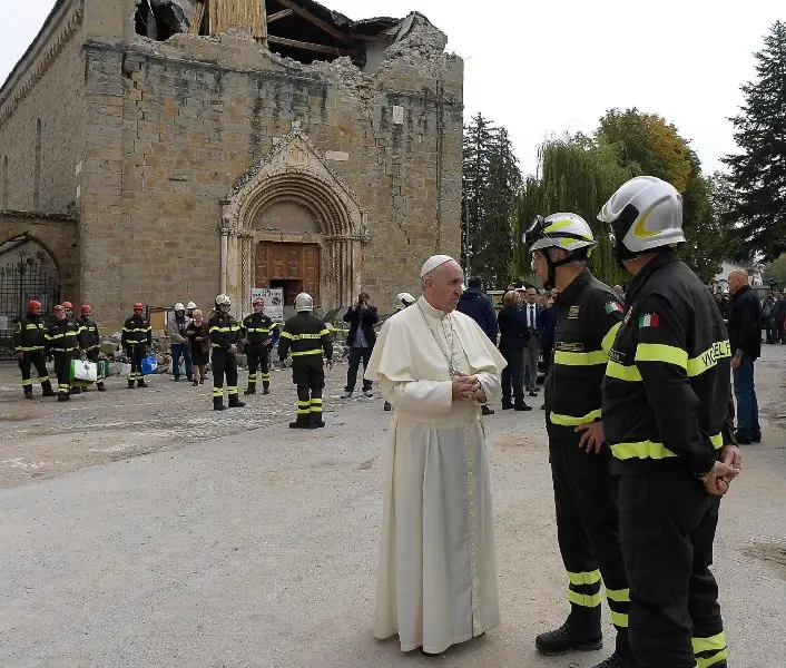 Papa Francesco sui luoghi del terremoto