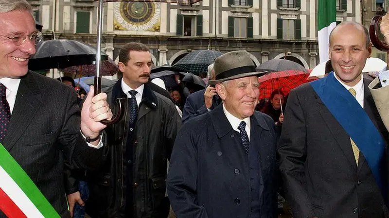 Carlo Azeglio Ciampi in visita a Brescia il 16 novembre del 2000