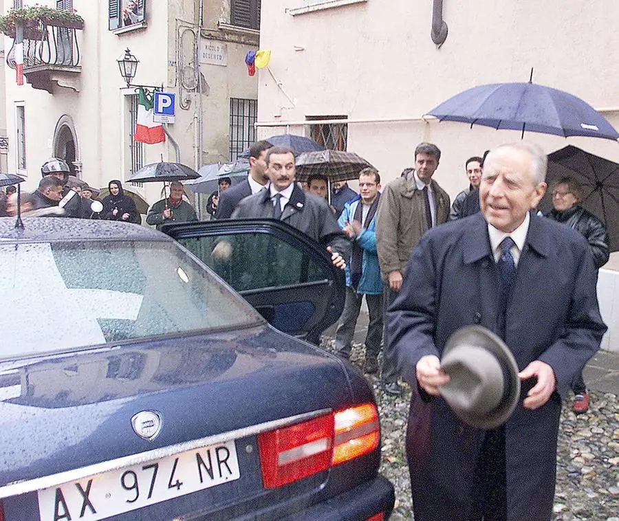 Carlo Azeglio Ciampi in visita a Brescia il 16 novembre del 2000