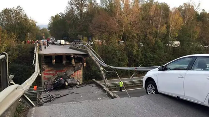 Crollo del cavalcavia, proseguono i lavori