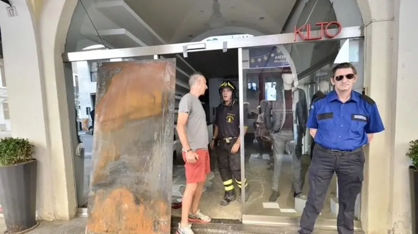 Incendio nel negozio di abbigliamento Kilto