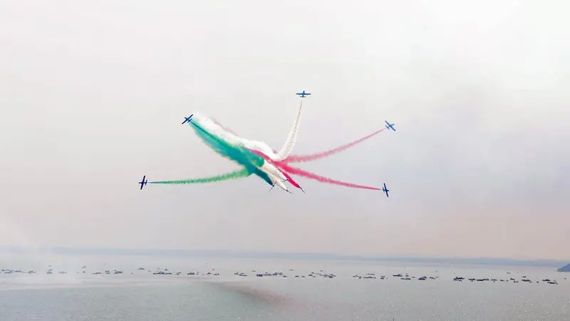 Frecce Tricolori, emozioni a pelo d'acqua