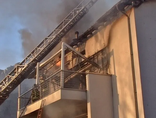 Incendio nella palazzina a Pisogne