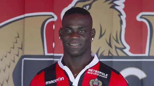 Mario Balotelli con la maglia del Nizza